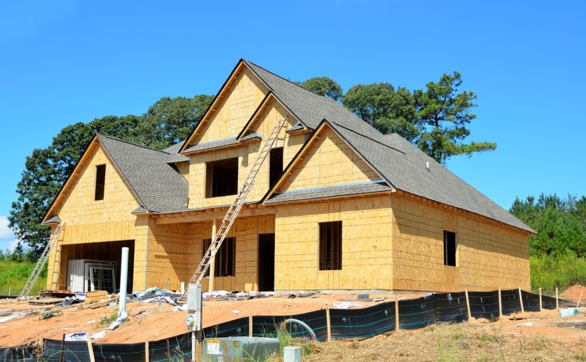 Właściwie z aktualnymi przepisami nowo tworzone domy muszą być oszczędnościowe.