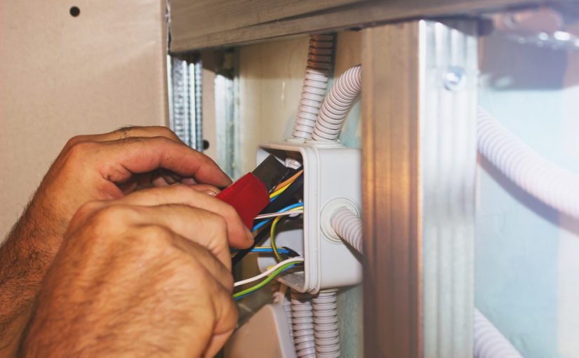 Elektryka w Domu: Innowacyjne Rozwiązania Zapewniające Ochronę, Efektywność Energetyczną i Convenience w Codziennym Życiu Lokatorów Współczesnych Domów.